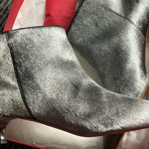 Valentino Garavani Twist-Heel Silver Fur Bootie - Picture 5 of 11